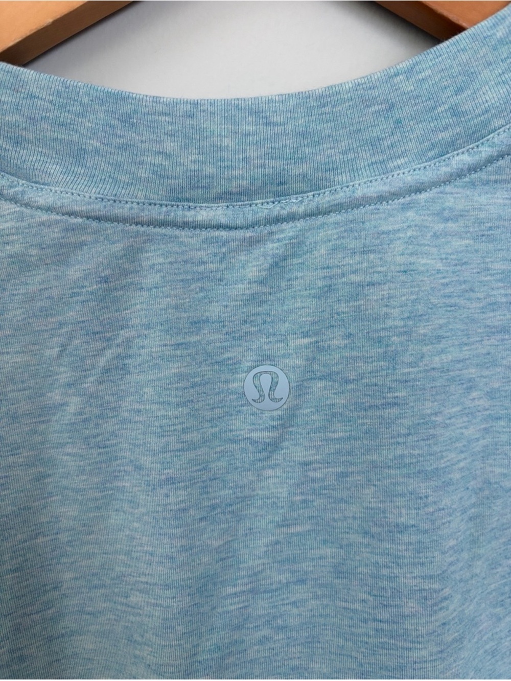 Lululemon Cropped Short Sleeve Tee Heathered Blue - Picture 3 of 5